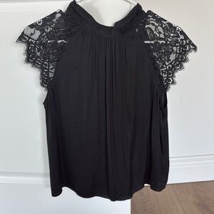 Women’s dress top
Mock neck w/ button to close in back
Lace sleeves